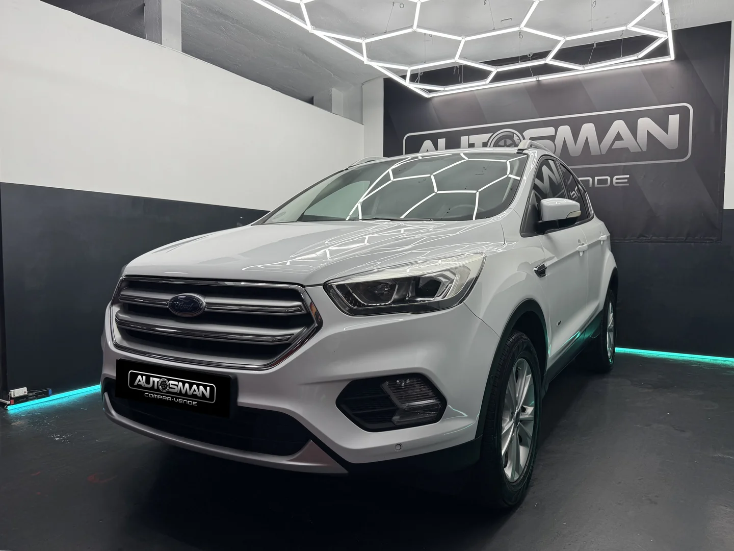 FORD Kuga 2.0 TDCi 4x4 ASS Titanium 2017 Diésel Blanco - Interior